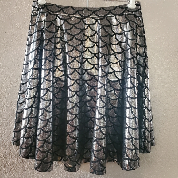 Dresses & Skirts - Elegant Black and Silver Mermaid Skirt L